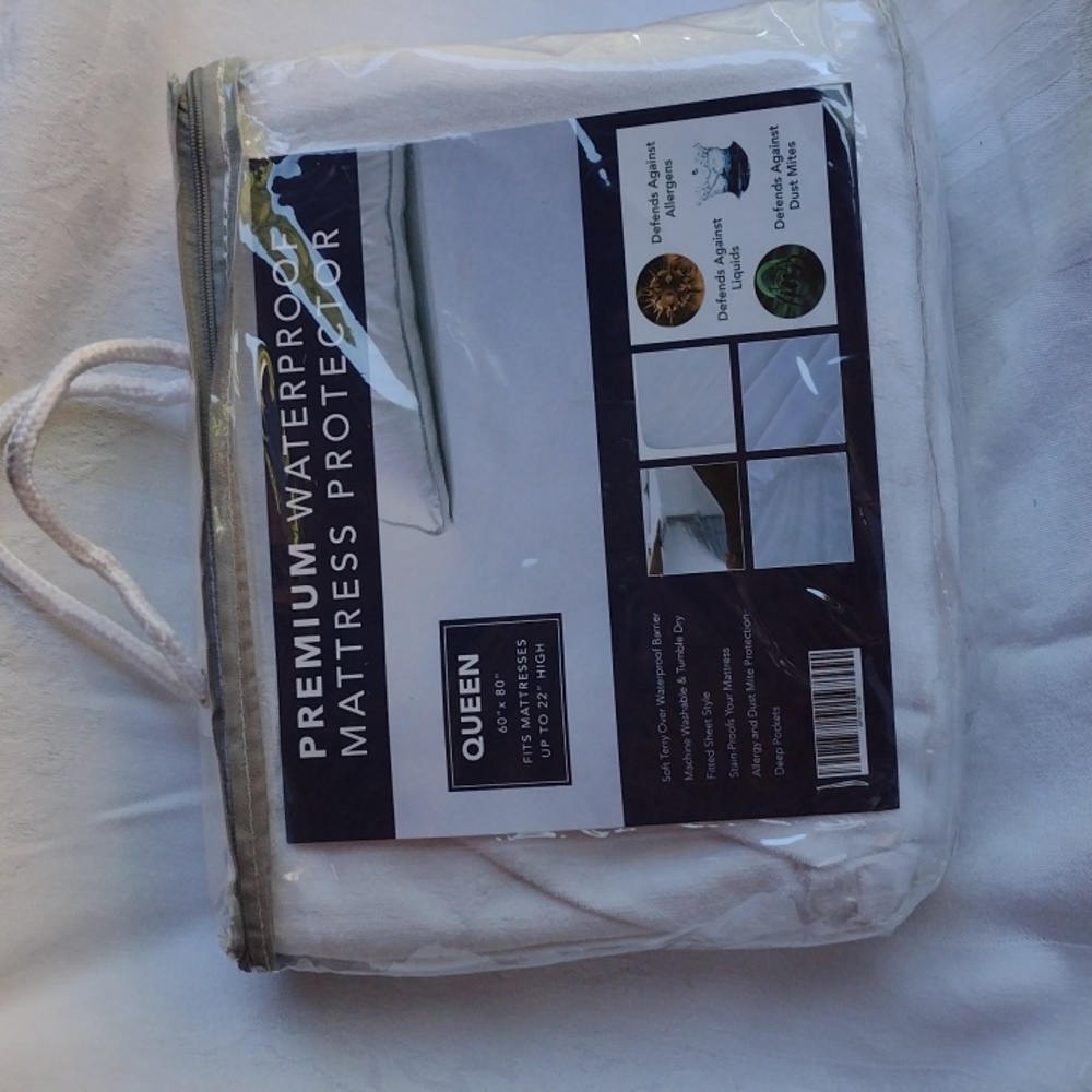 NEW PREMIUM WATERPROOF MATTRESS PROTECTOR- QUEEN SIZE